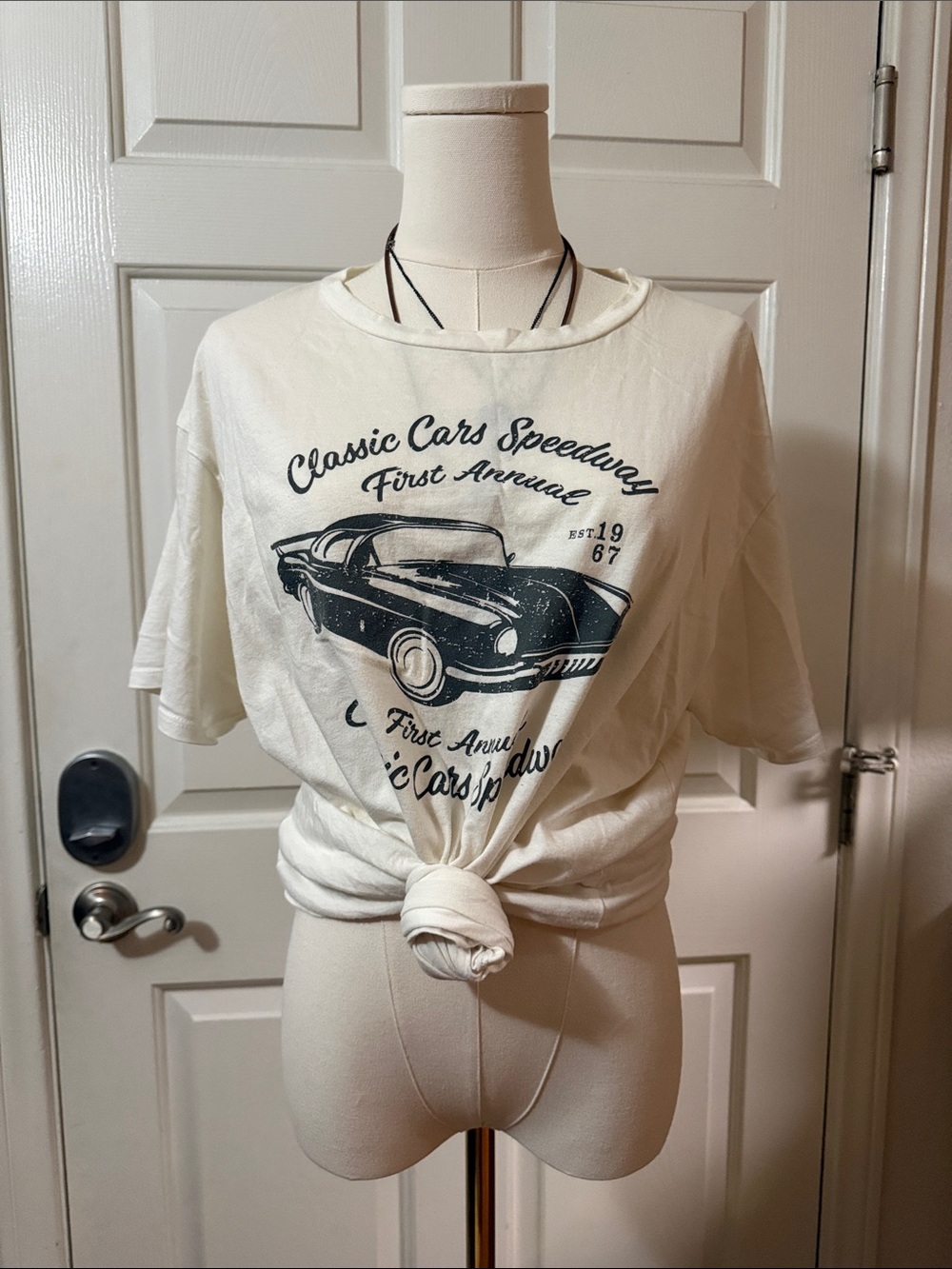 Le Lis Cream Graphic Tee with Black Car Print